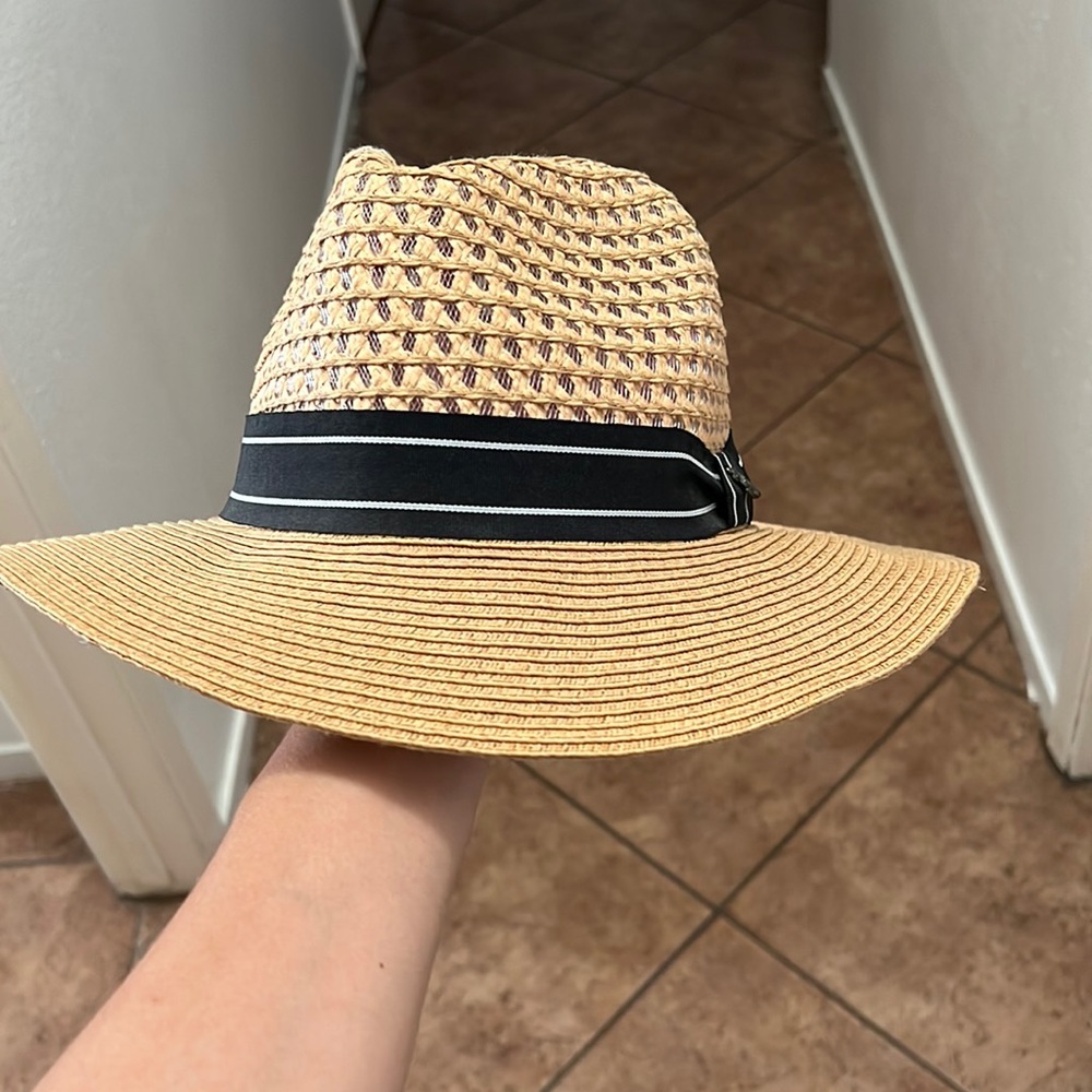 Fashion sun hat / adjustable inside tie